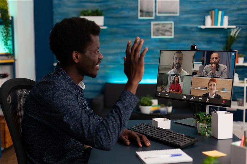 Virtual classroom where students interact through AI-enhanced tools like real-time feedback, automatic grading, and adaptive exercises. 